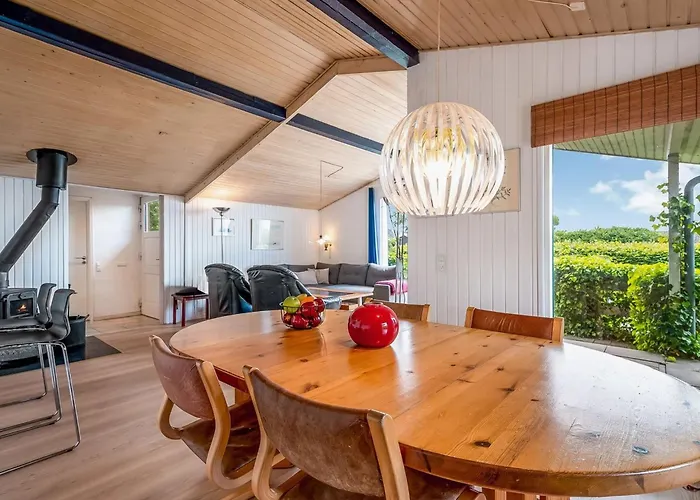 Eilke - 50m From The Sea By Interhome